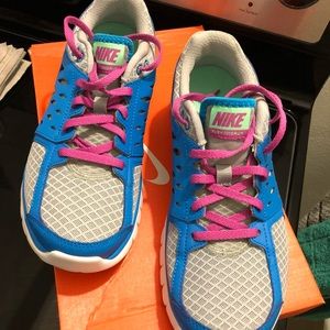 Nike Tennis Shoes